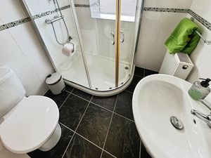 Shower room- click for photo gallery